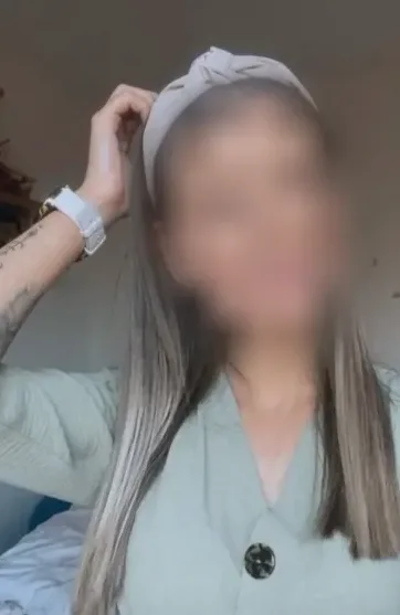 Alexandra, 26