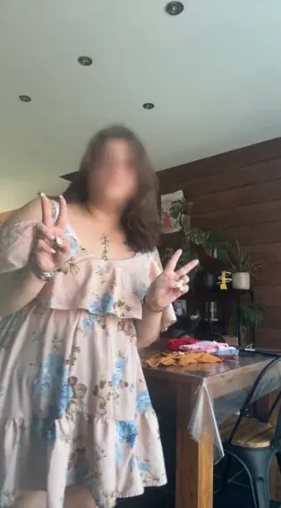 Amina, 23