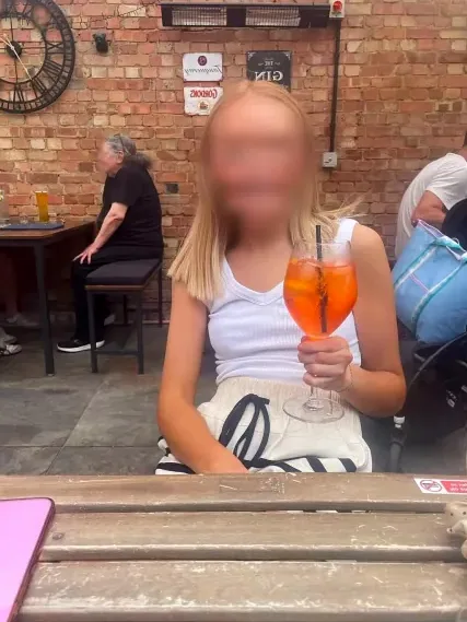 Elena, 26