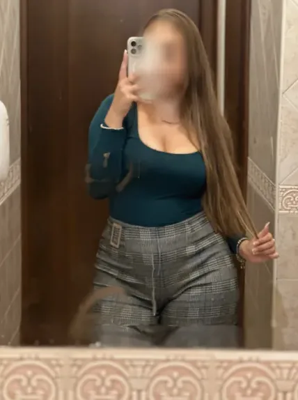 Isabella, 24