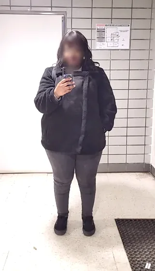 Lara, 35