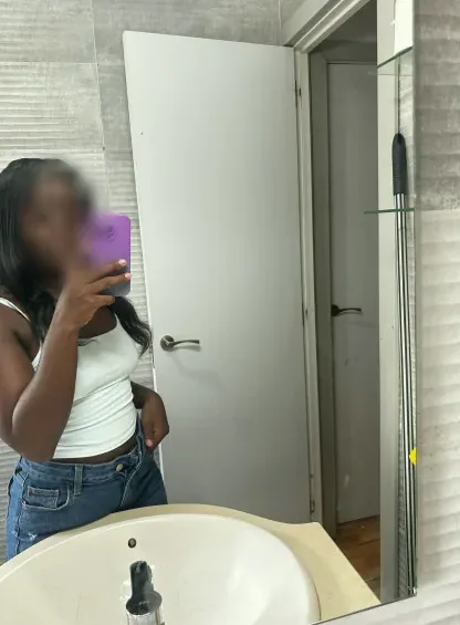 Larissa, 29