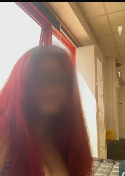 Larissa, 19