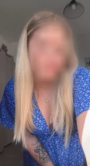 Leonie, 22