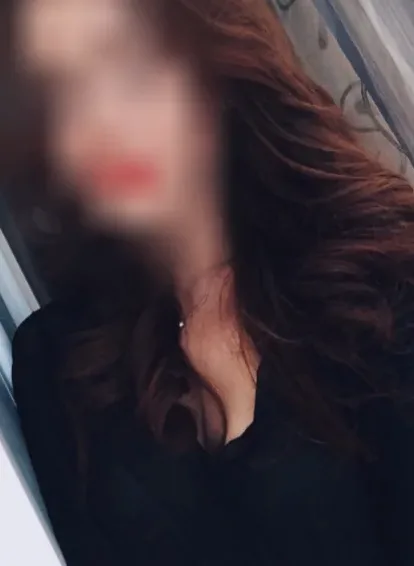 Nina, 31