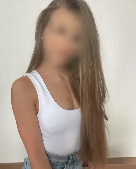 Rosa, 28