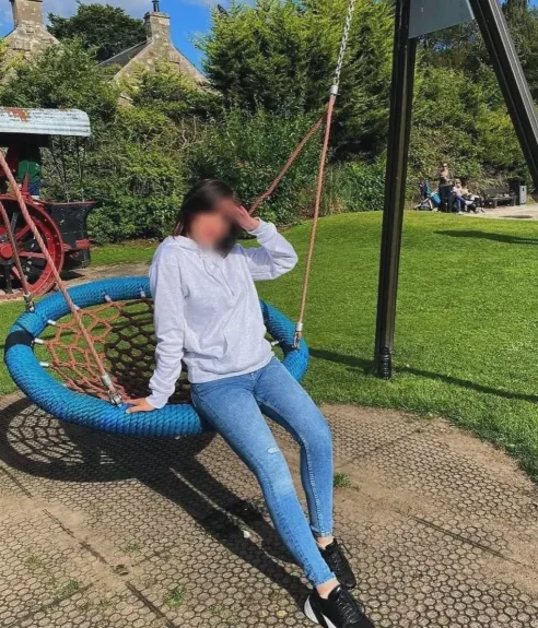 Sandra, 37