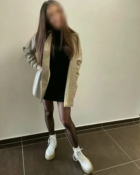 Sarah, 32