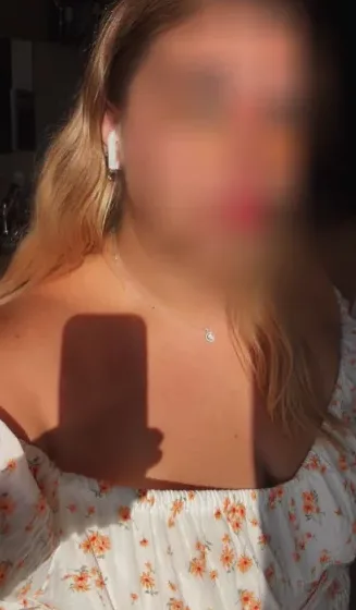 Sophie, 27
